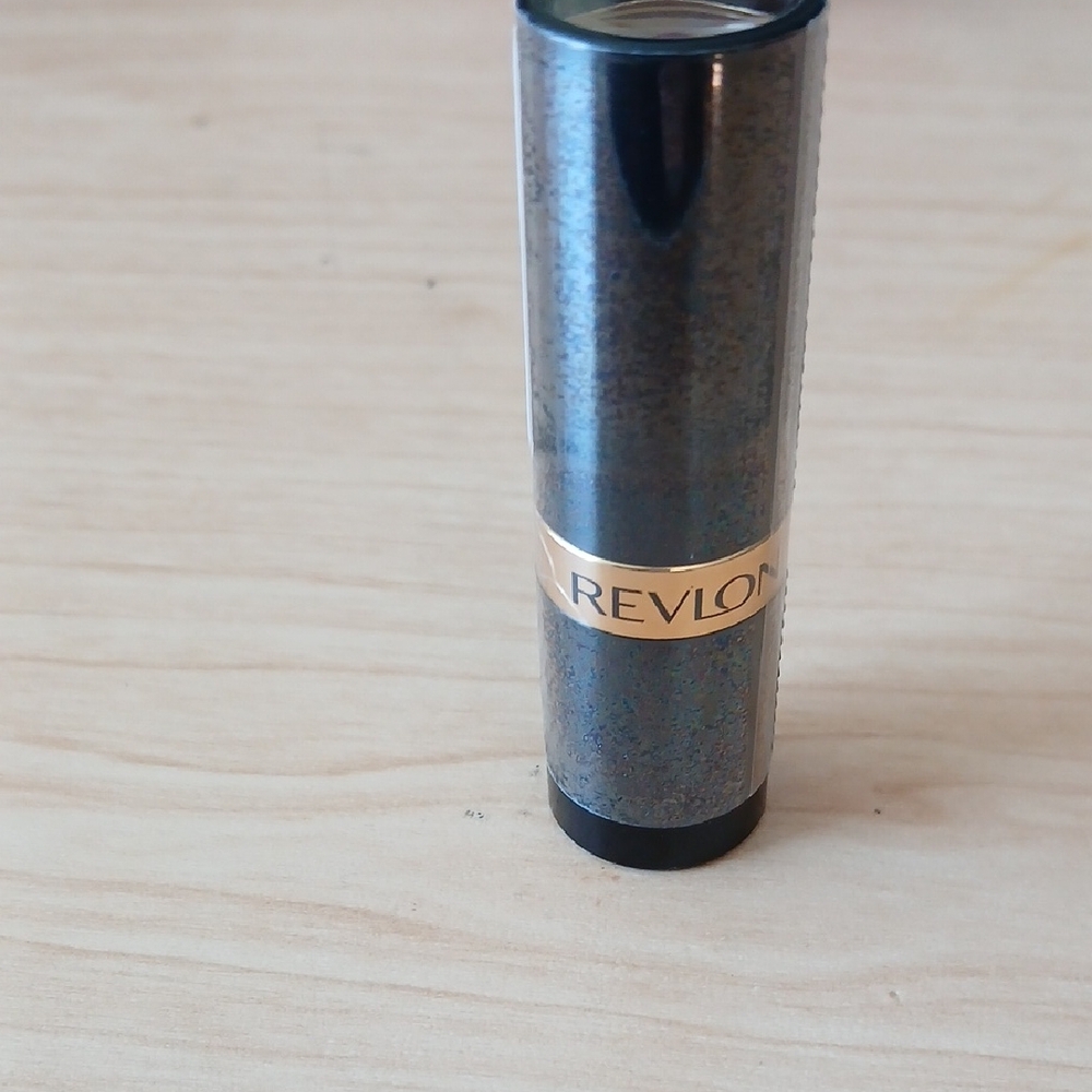 Revlon Pearl Plumalicious 465 Super Lustrous Lipstick - Picture 3 of 5